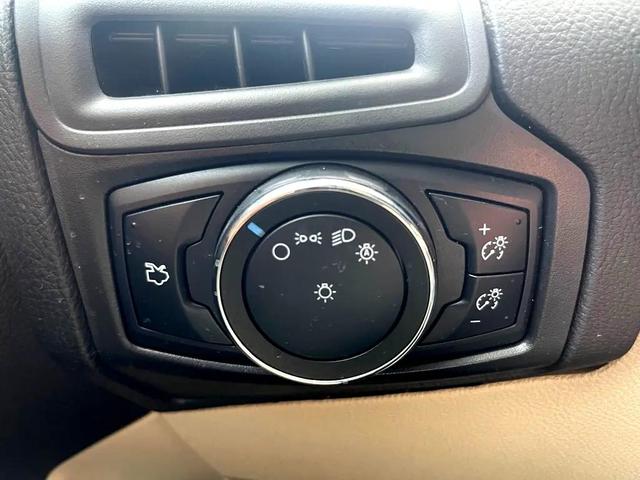 Photo of 2013 Oxford White Ford Focus