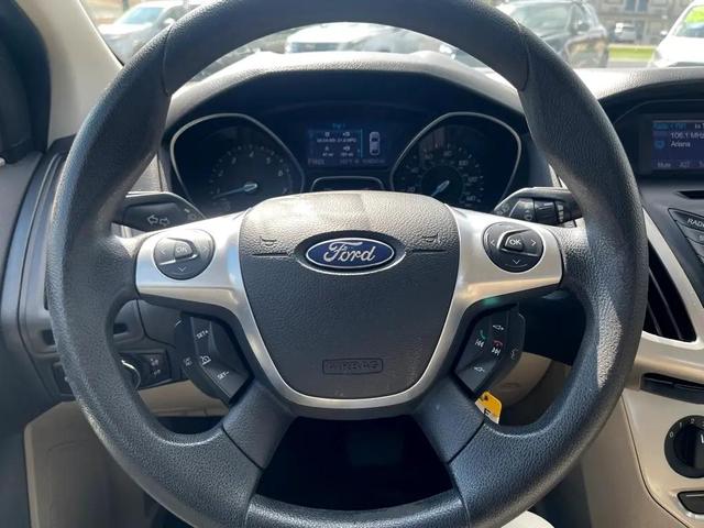 Photo of 2013 Oxford White Ford Focus