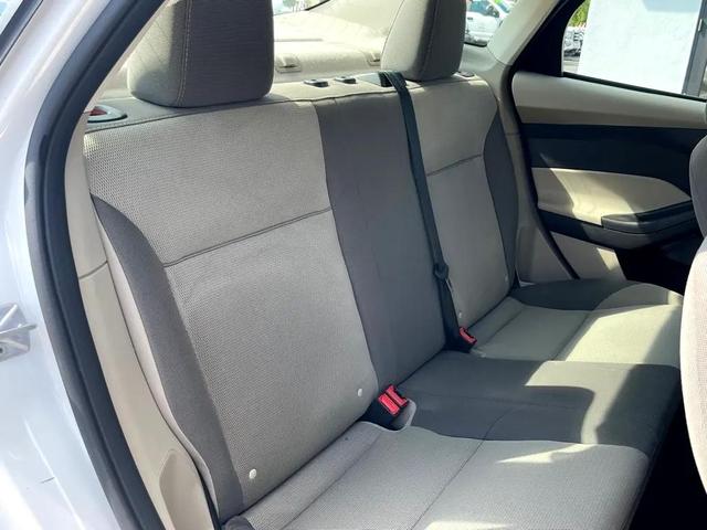 Photo of 2013 Oxford White Ford Focus