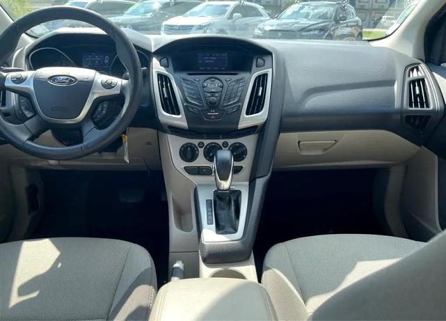 Photo of 2013 Oxford White Ford Focus