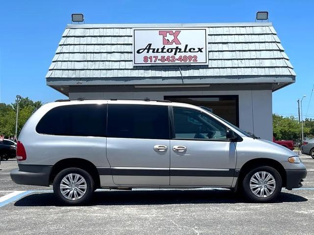 Photo of 2000 Bright Silver Metallic Clearcoat Chrysler Voyager