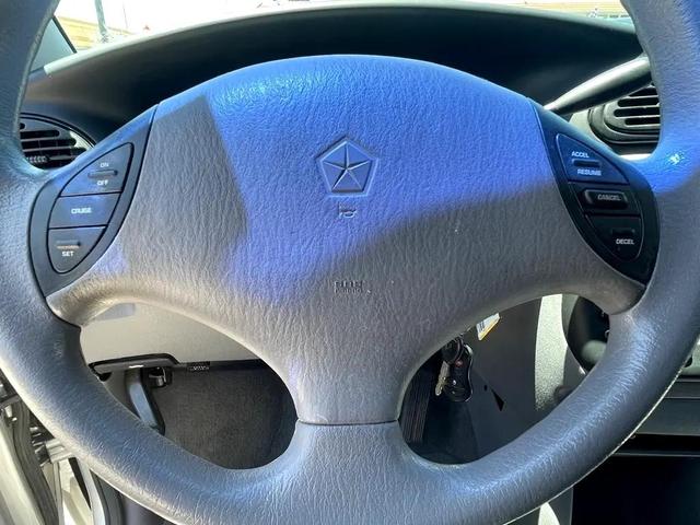 Photo of 2000 Bright Silver Metallic Clearcoat Chrysler Voyager