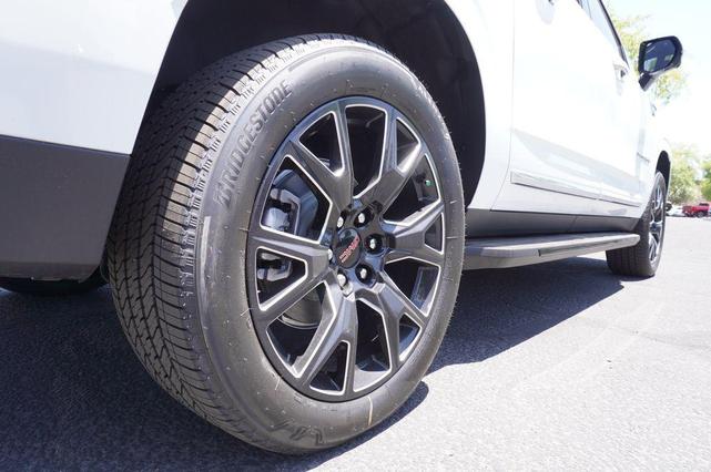 Photo of 2025 Summit White GMC Yukon XL