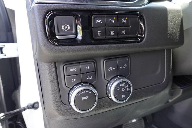 Photo of 2025 Summit White GMC Yukon XL