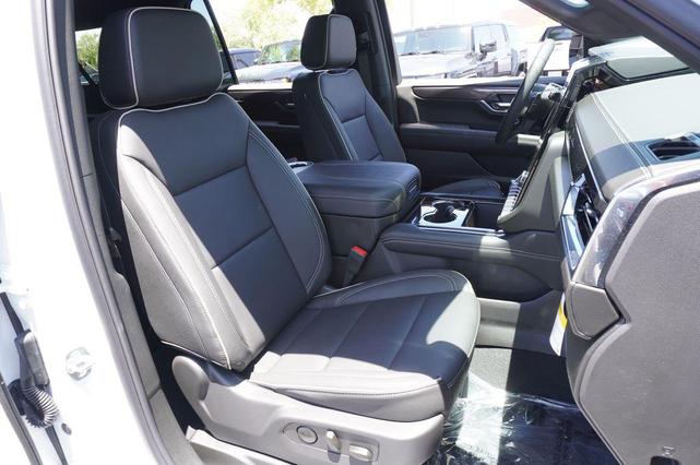 Photo of 2025 Summit White GMC Yukon XL