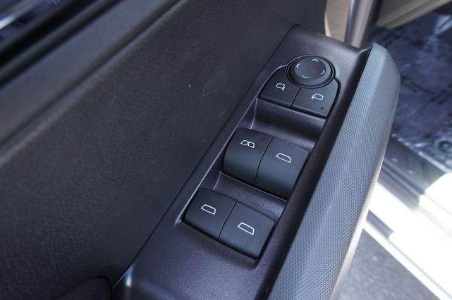 Photo of 2025 Summit White GMC Canyon