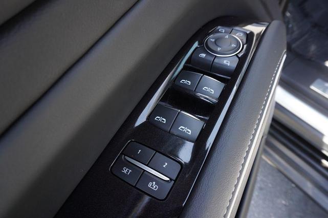 Photo of 2021 Crystal White Tricoat Cadillac Escalade