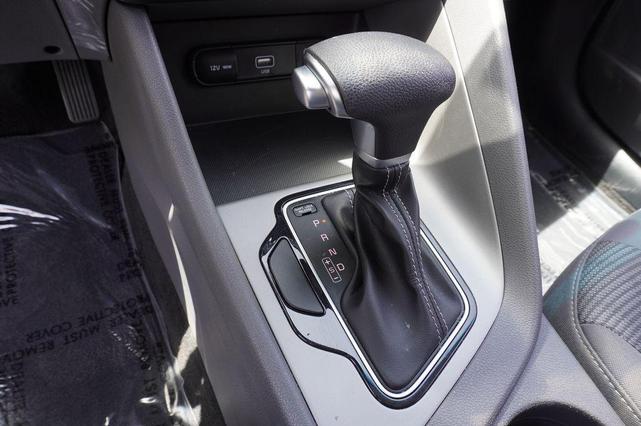 Photo of 2022 Deep Cerulean Kia Niro