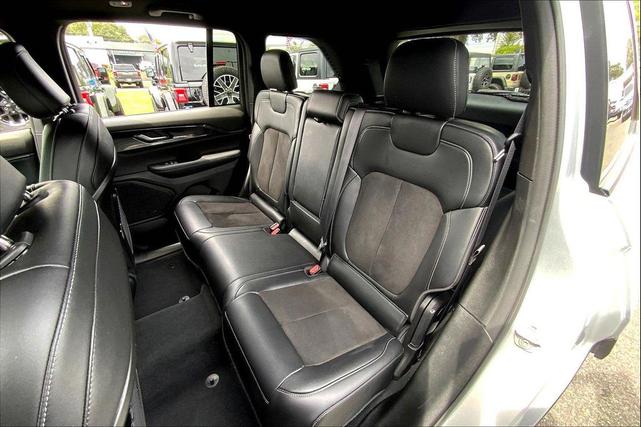Photo of 2023 Silver Zynith Jeep Grand Cherokee