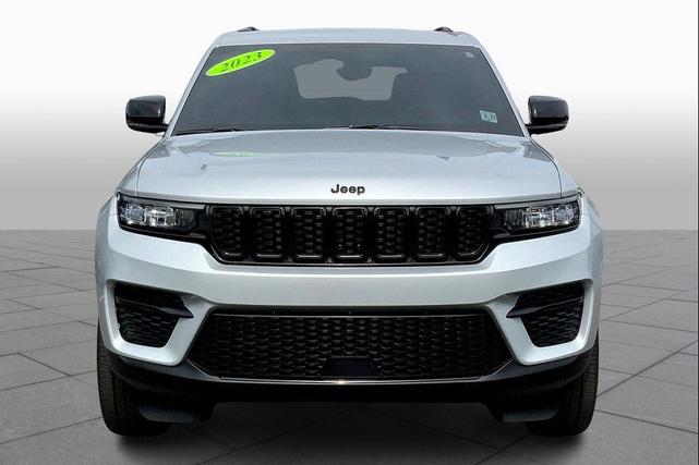 Photo of 2023 Silver Zynith Jeep Grand Cherokee