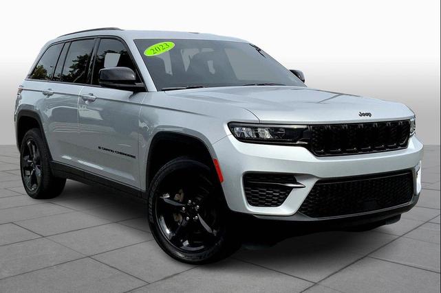 Photo of 2023 Silver Zynith Jeep Grand Cherokee