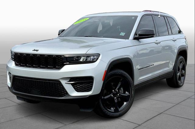 Photo of 2023 Silver Zynith Jeep Grand Cherokee