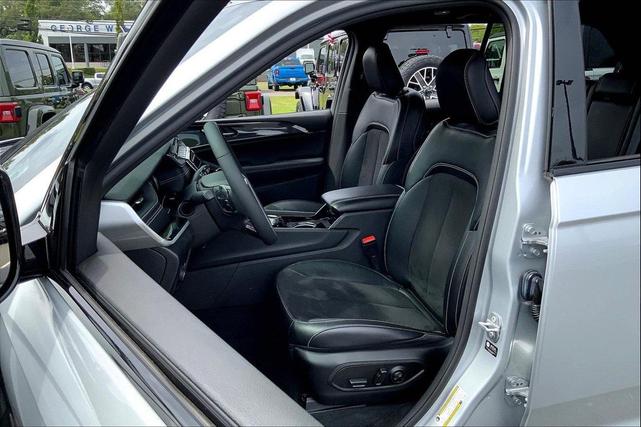 Photo of 2023 Silver Zynith Jeep Grand Cherokee