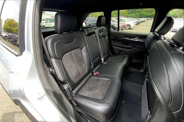 Photo of 2023 Silver Zynith Jeep Grand Cherokee