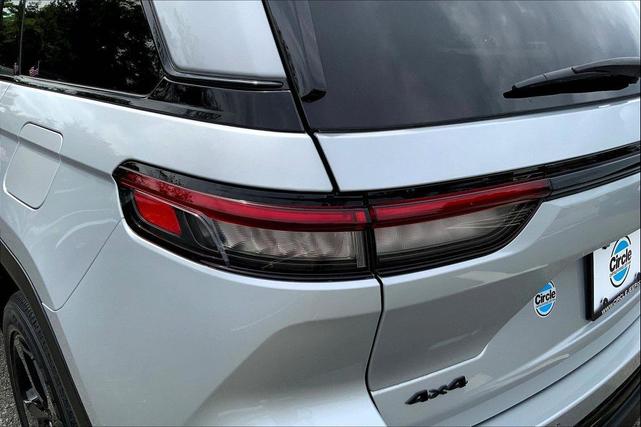 Photo of 2023 Silver Zynith Jeep Grand Cherokee