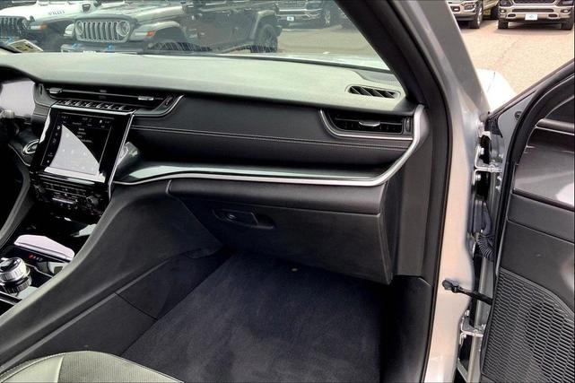 Photo of 2023 Silver Zynith Jeep Grand Cherokee