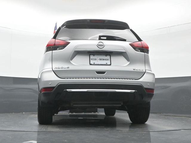 Photo of 2019 Brilliant Silver Metallic Nissan Rogue