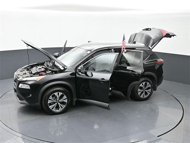 Photo of 2022 Super Black Nissan Rogue