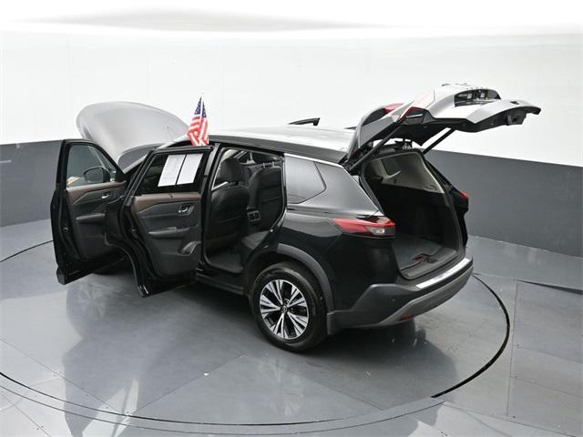 Photo of 2022 Super Black Nissan Rogue