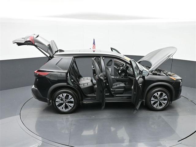 Photo of 2022 Super Black Nissan Rogue