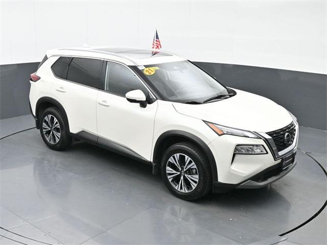 Photo of 2021 Pearl White Tricoat Nissan Rogue