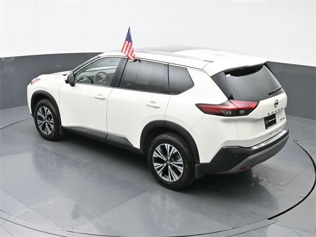 Photo of 2021 Pearl White Tricoat Nissan Rogue