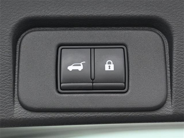 Photo of 2021 Pearl White Tricoat Nissan Rogue