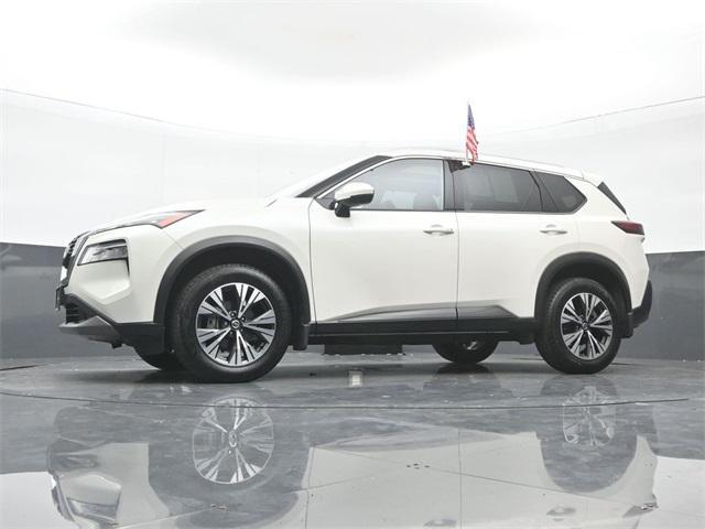 Photo of 2021 Pearl White Tricoat Nissan Rogue