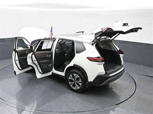 Photo of 2021 Pearl White Tricoat Nissan Rogue