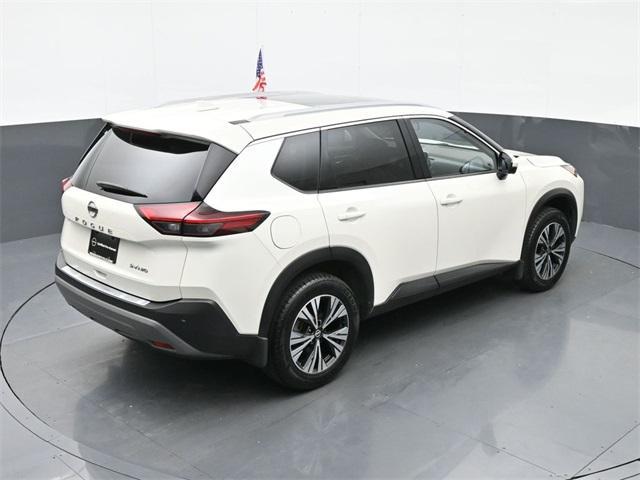 Photo of 2021 Pearl White Tricoat Nissan Rogue