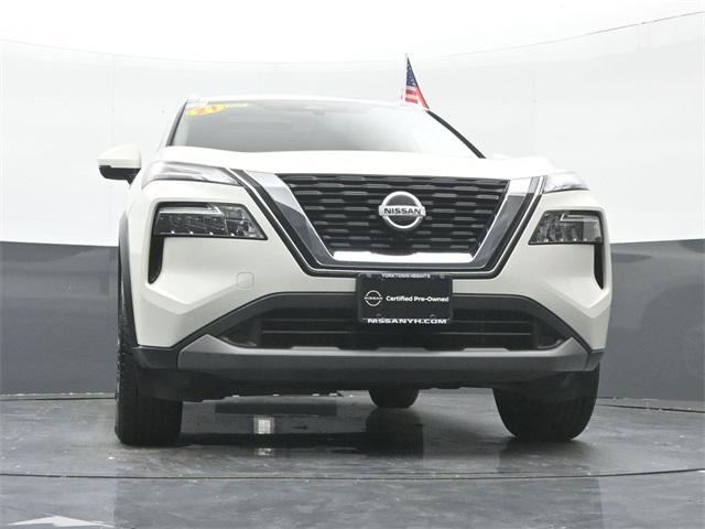 Photo of 2021 Pearl White Tricoat Nissan Rogue