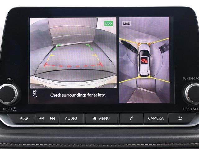 Photo of 2021 Pearl White Tricoat Nissan Rogue