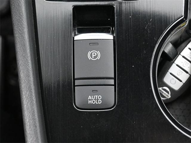 Photo of 2021 Pearl White Tricoat Nissan Rogue
