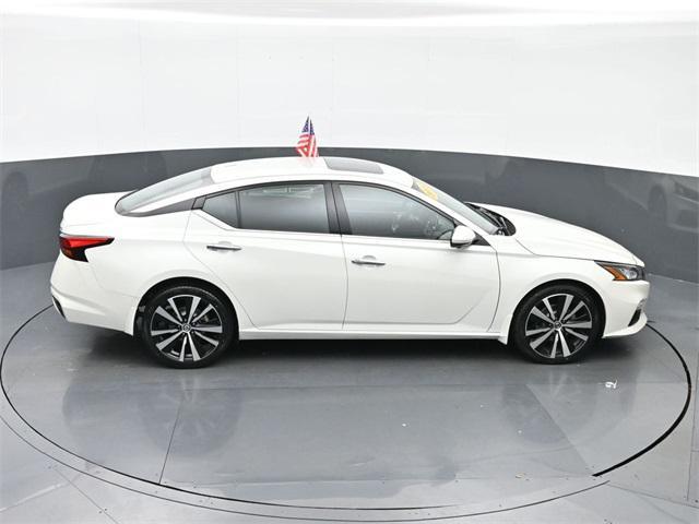 Photo of 2022 Pearl White Tricoat Nissan Altima