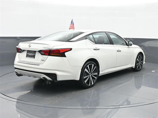 Photo of 2022 Pearl White Tricoat Nissan Altima