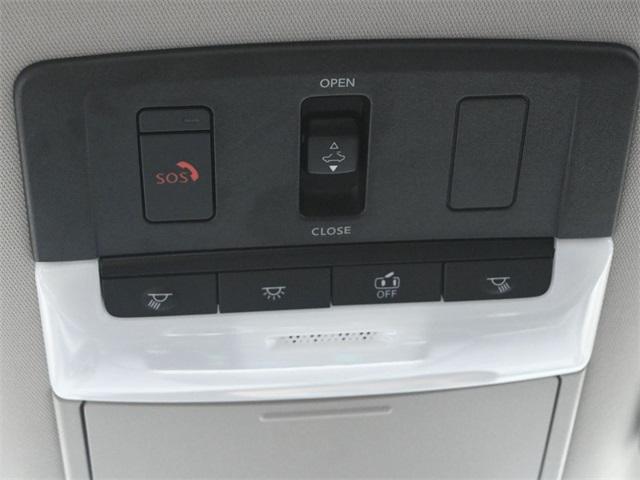 Photo of 2022 Pearl White Tricoat Nissan Altima