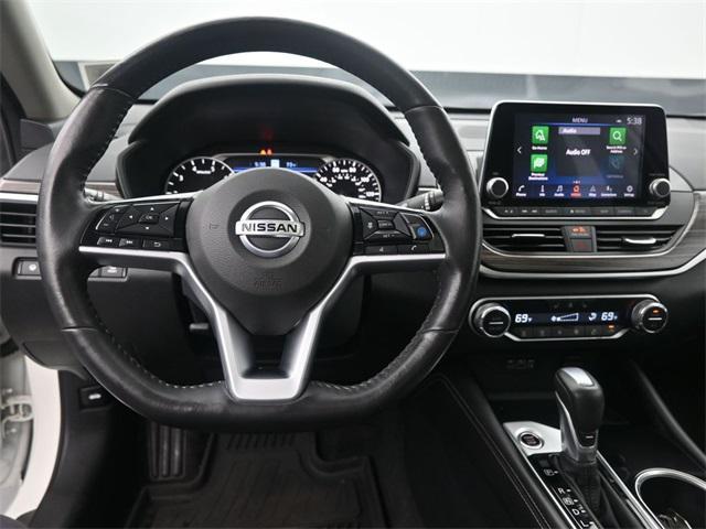 Photo of 2022 Pearl White Tricoat Nissan Altima