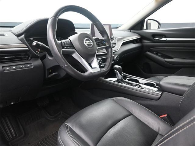 Photo of 2022 Pearl White Tricoat Nissan Altima