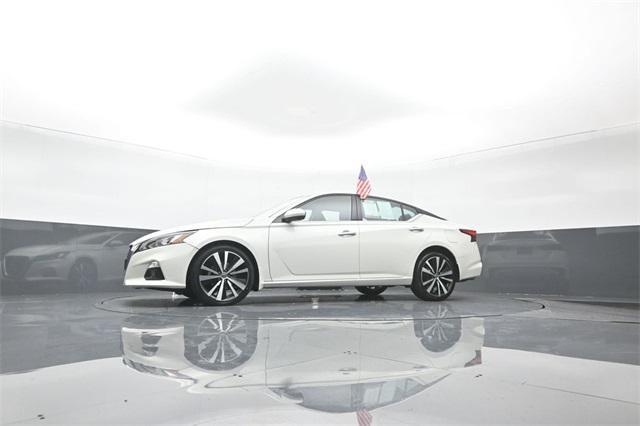 Photo of 2022 Pearl White Tricoat Nissan Altima