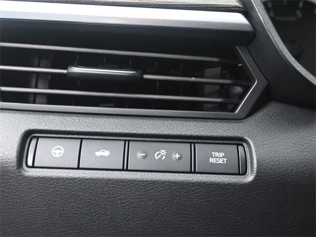 Photo of 2022 Pearl White Tricoat Nissan Altima