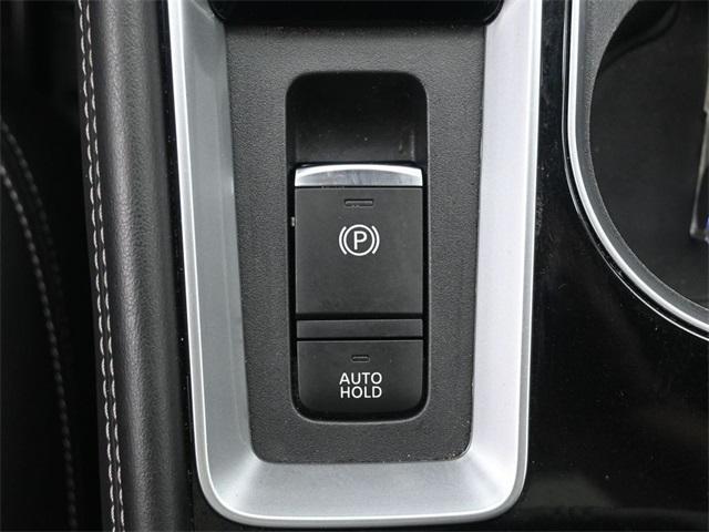 Photo of 2022 Pearl White Tricoat Nissan Altima
