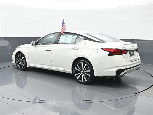 Photo of 2022 Pearl White Tricoat Nissan Altima