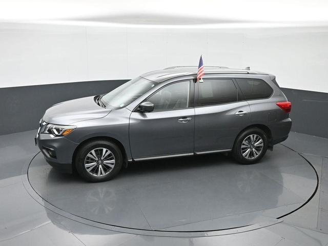 Photo of 2020 Gun Metallic Nissan Pathfinder
