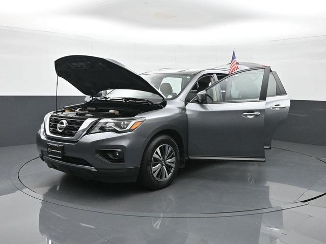 Photo of 2020 Gun Metallic Nissan Pathfinder