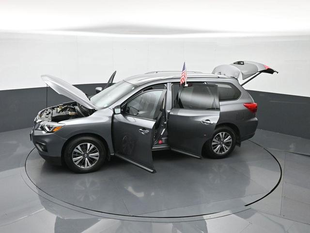 Photo of 2020 Gun Metallic Nissan Pathfinder