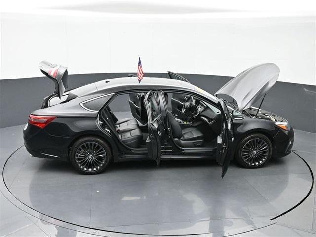 Photo of 2017 Midnight Black Metallic Toyota Avalon