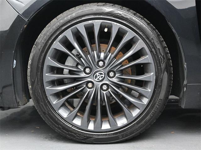Photo of 2017 Midnight Black Metallic Toyota Avalon