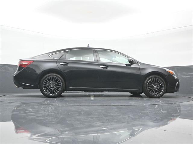Photo of 2017 Midnight Black Metallic Toyota Avalon