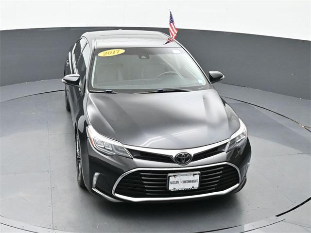 Photo of 2017 Midnight Black Metallic Toyota Avalon