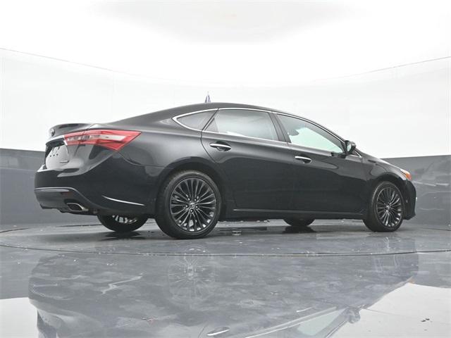 Photo of 2017 Midnight Black Metallic Toyota Avalon